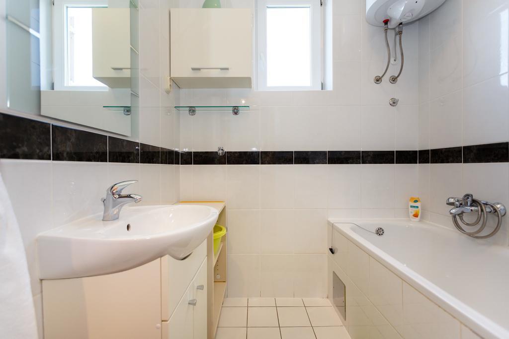Apartman Snjezana Malinska Exterior foto