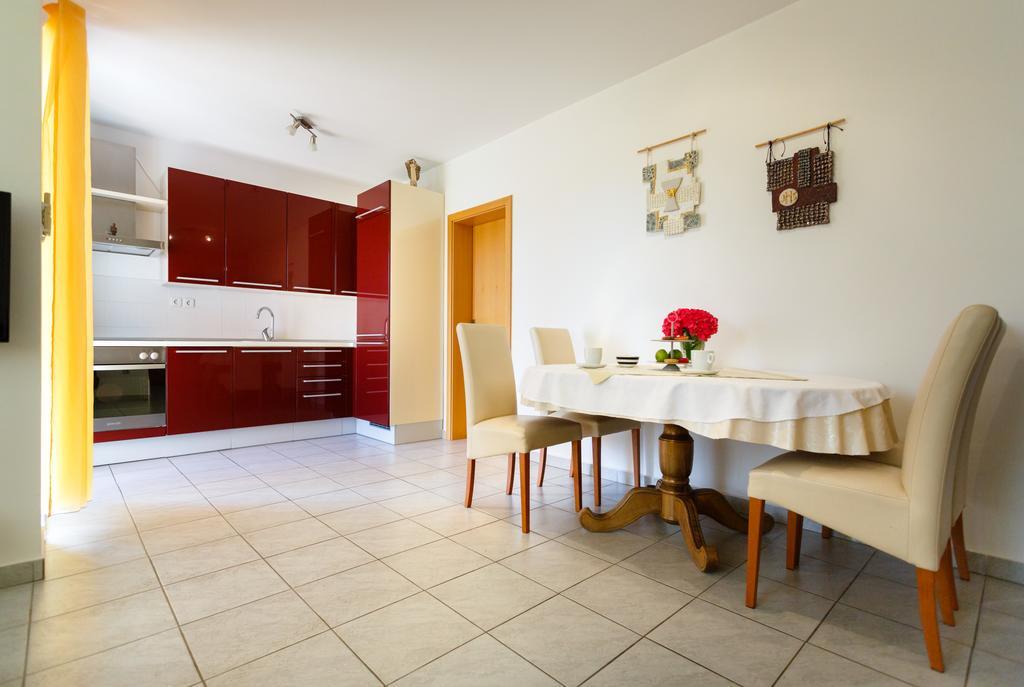 Apartman Snjezana Malinska Exterior foto