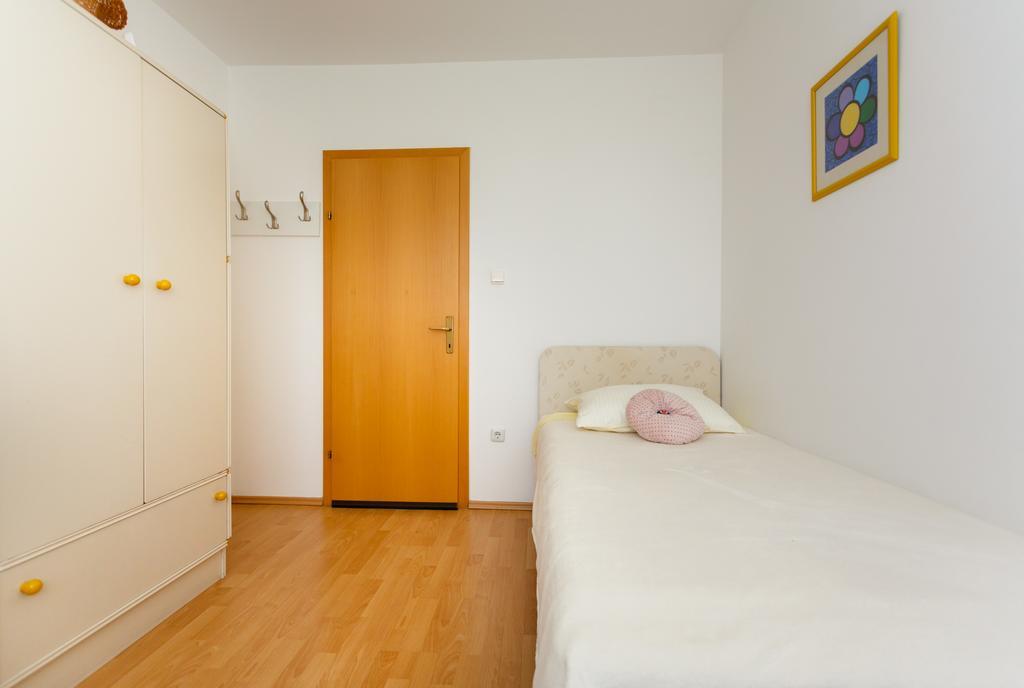 Apartman Snjezana Malinska Exterior foto